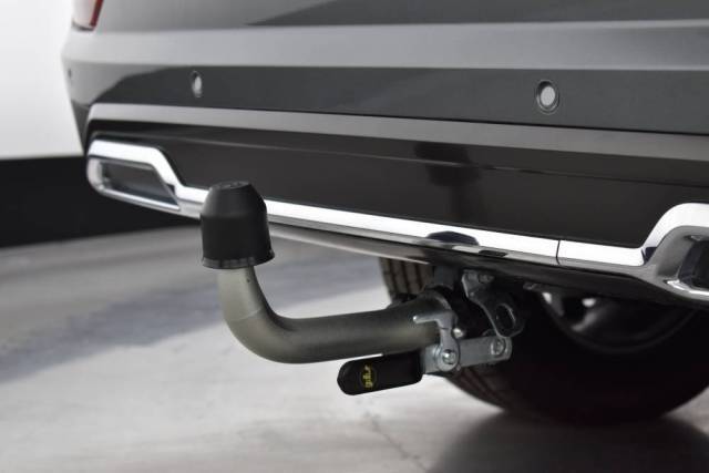 Detachable towbar